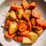 Honig-Karotten und Kartoffeln